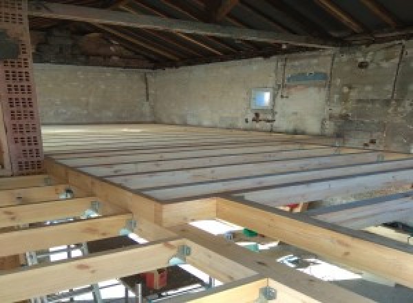 Plancher bois en bastaing ou solives à Abeilhan