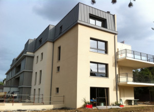 Ravalement sur mur d'immeuble à Beauvais-sur-Tescou