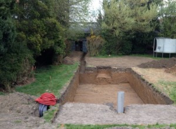 Terrasse et piscine à Ablaincourt-Pressoir