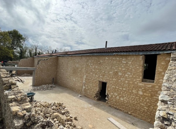 Joints à la chaux en pierres apparentes à Cailloux-sur-Fontaines