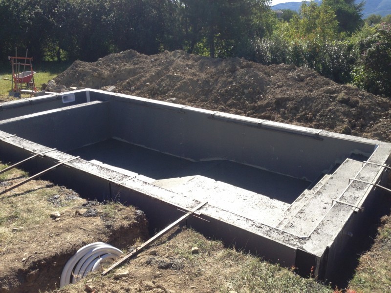 Construction de piscine en béton à Verneuil