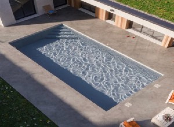 Piscine en béton / béton armé à Aujols