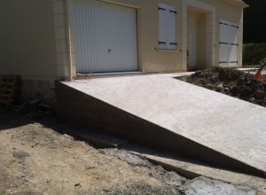 Rampe d'accès en béton pour garage à Augerville-la-Rivière