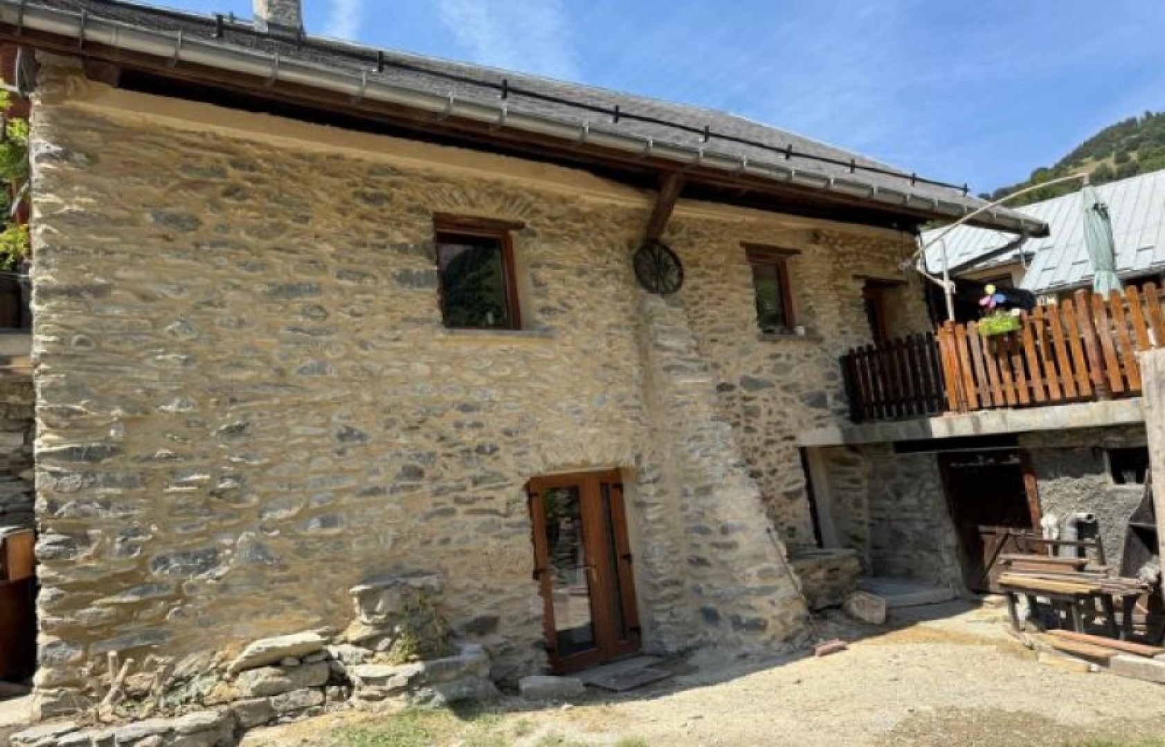 Rénovation de façade en pierre à L'Abergement-Clémenciat à L'Abergement-Clémenciat