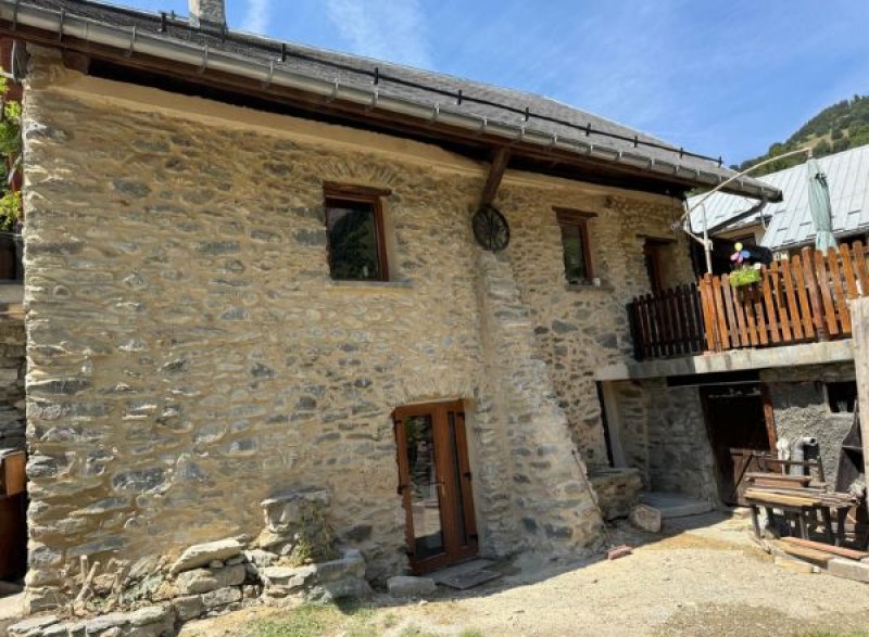 Rénovation de façade en pierre à Saint-André-la-Côte