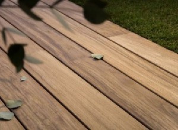 Terrasse en bois exotique à Bosc-Guérard-Saint-Adrien